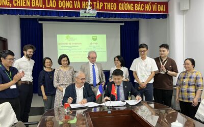 Signature protocole pluriannuel Ecole de psychologues praticiens UPNT Vietnam