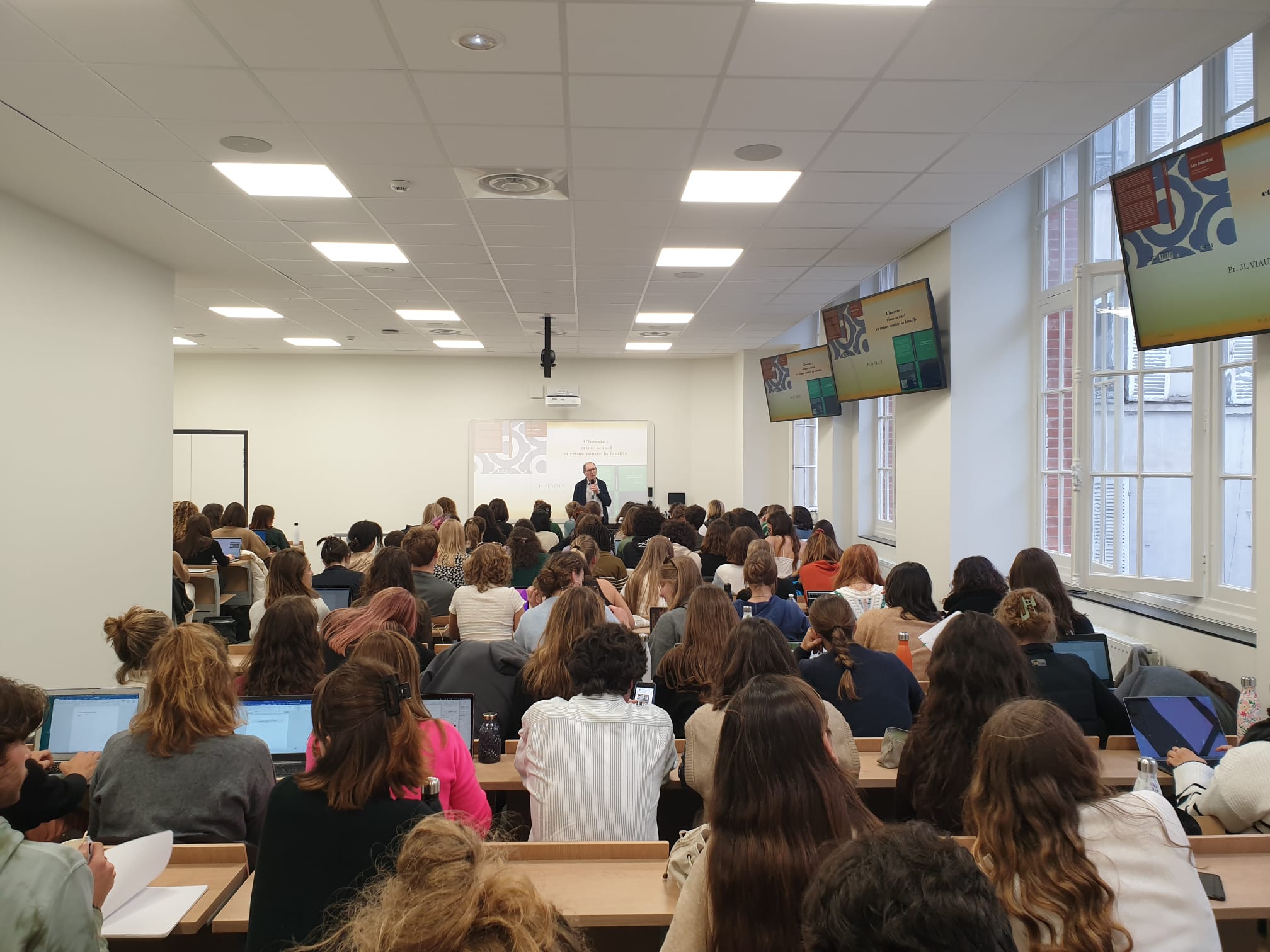 WhatsApp Image à .. c